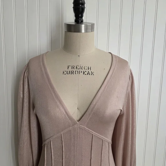 Free People Pleated Romantic V-Neck Top in size Medium - Picture 6 of 7